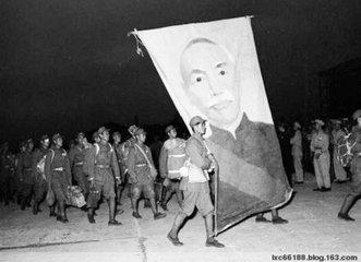 关山难越　唐式遵一命鸣呼　　　　　　　　　　　　欺骗属僚　胡宗南深夜偷走