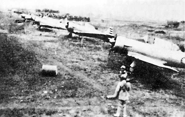 蒋介石在重庆最后一夜：向文职官员发手枪